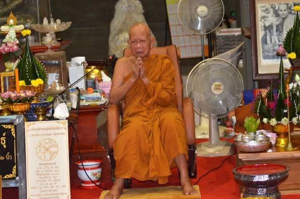 พระโพธิญาณมุนี (หลวงพ่อเมือง พลวฑฺโฒ) เจ้าอาวาสวัดป่ามัชฌิมาวาส