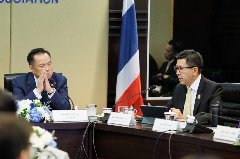 ส.ธนาคารไทยเตือนเศรษฐกิจไทยเสี่ยงสูง ดันข้อเสนอใหญ่นายกฯ