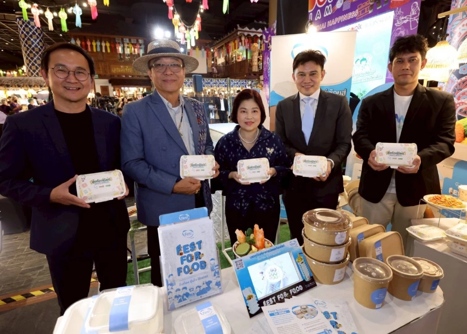 ไอคอนสยาม เปลี่ยนขยะเป็นบุญ ส่งต่อผ้าห่ม 3,500 ผืนสู่ภาคเหนือ