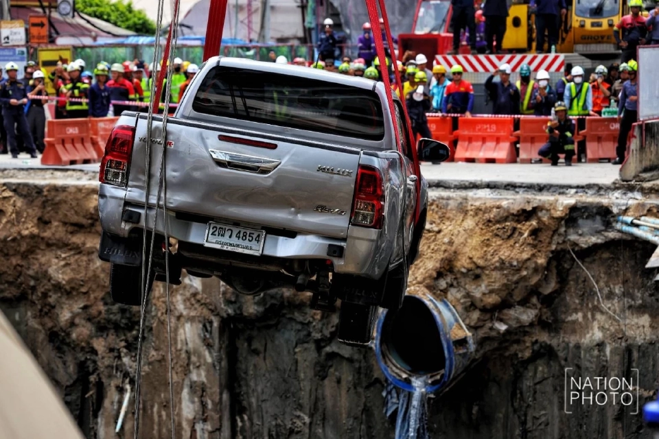 สรุป 5 ขั้นตอน วิธียื่นเคลมประกันชั้น1 กรณีรถเสียหายจากถนนทรุด