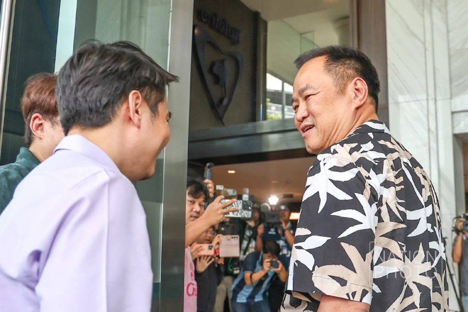 ว่าที่นายกฯ ‘อนุทิน’ เข้าพรรคภูมิใจไทยประชุมขับเคลื่อนงาน