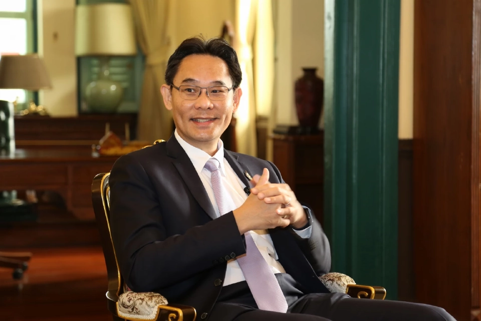 นายดนุชา พิชยนันท์ เลขาธิการสภาพัฒนาการเศรษฐกิจและสังคมแห่งชาติ (สศช.) 