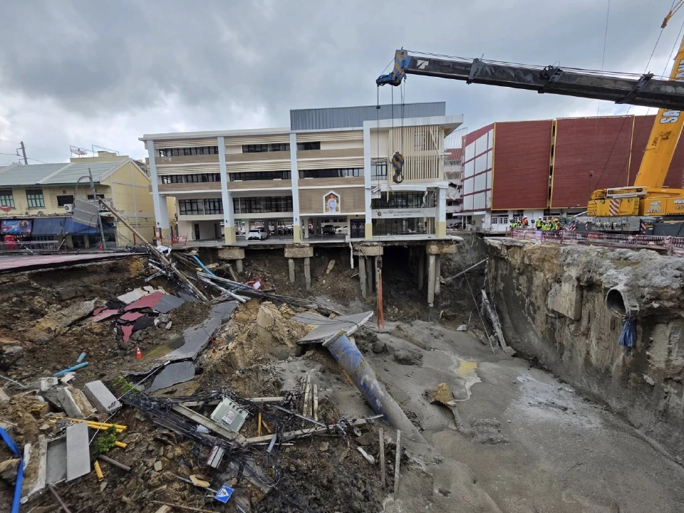 อัปเดตถนนสามเสนทรุดล่าสุด กทม.คาดเปิดการจราจรบางส่วน 8 ต.ค.นี้