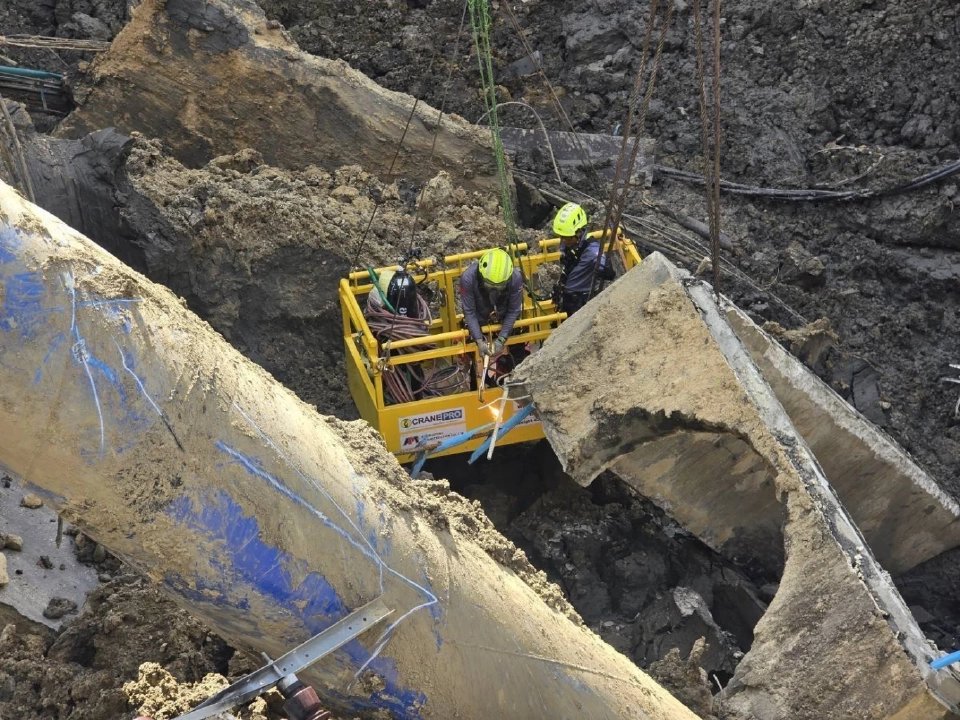 ตรวจสอบพื้นที่ถนนทรุดตัว