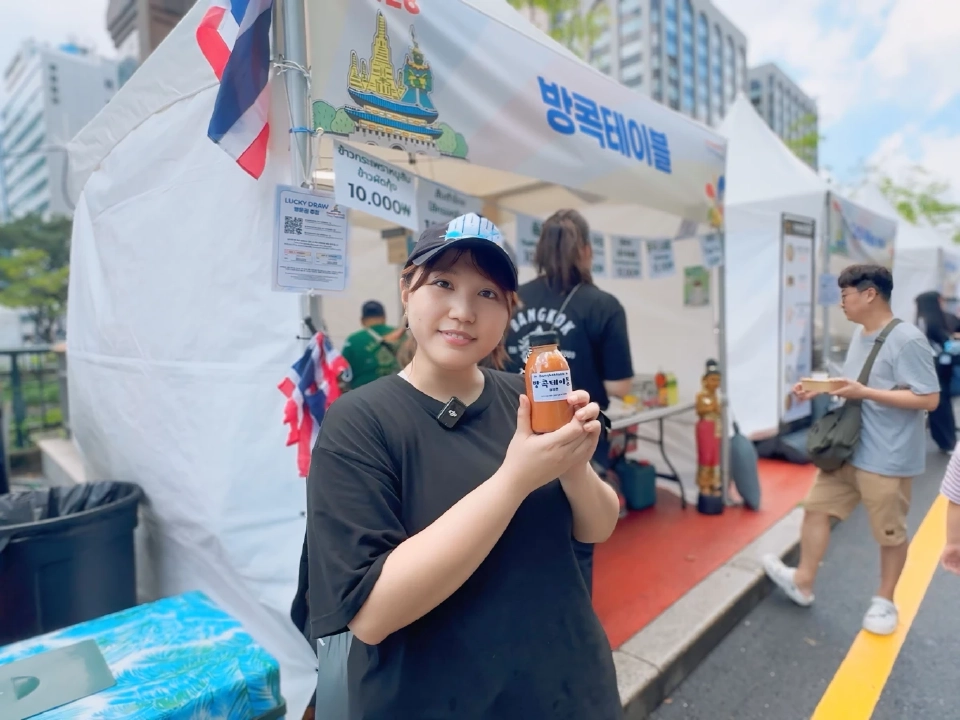 ดวงพักตร์ กิจเจริญในธรรม เจ้าของร้าน BangkokTable (แฮบังชน)