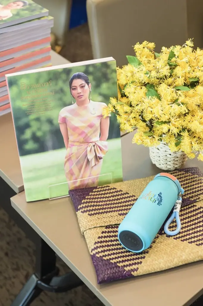 สมุดภาพประวัติศาสตร์ 'เจ้าฟ้าสิริวัณณวรีฯ' แรงบันดาลใจสร้างสรรค์ผ้าไทยสู่สากล