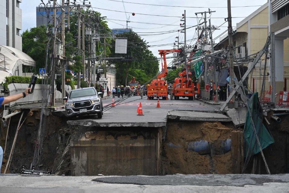 กรมทรัพยากรธรณี เผยสาเหตุถนนทรุดตัว-ถนนยุบหน้ารพ.วชิรพยาบาล ย้ำไม่เกี่ยวข้องกับธรณีวิทยา หรือ ปัจจัยทางธรรมชาติ