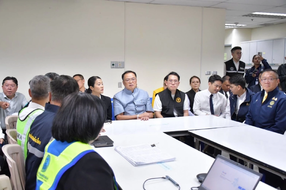 2 รมต.กระทรวงสาธารณสุข ลงพื้นที่เตรียมทีมสนันสนุนการแพทย์ เหตุถนนยุบตัว