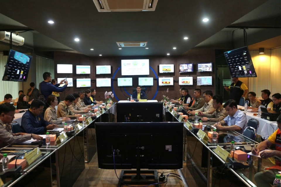 อิทธิพลพายุบัวลอย ผู้ว่าฯเชียงใหม่สั่งการทุกหน่วยพร้อมรับมือ คาดฝนตกหนักตั้งแต่ 24.00 น.คืนนี้ถึง 12.00 น.วันพรุ่งนี้