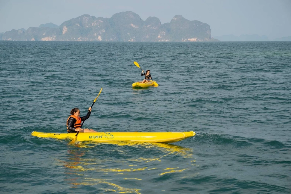 ล่องแคนูท่อง ‘อ่าวพังงา’ตามรอย ‘จูราสสิคเวิลด์’ มหัศจรรย์ แพลงก์ตอนเรืองแสง