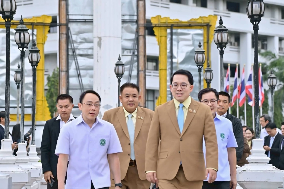 'พัฒนา' ประกาศสานต่อ '30 บาท' นโยบาย 'กัญชา' ชัดเจนสัปดาห์หน้า