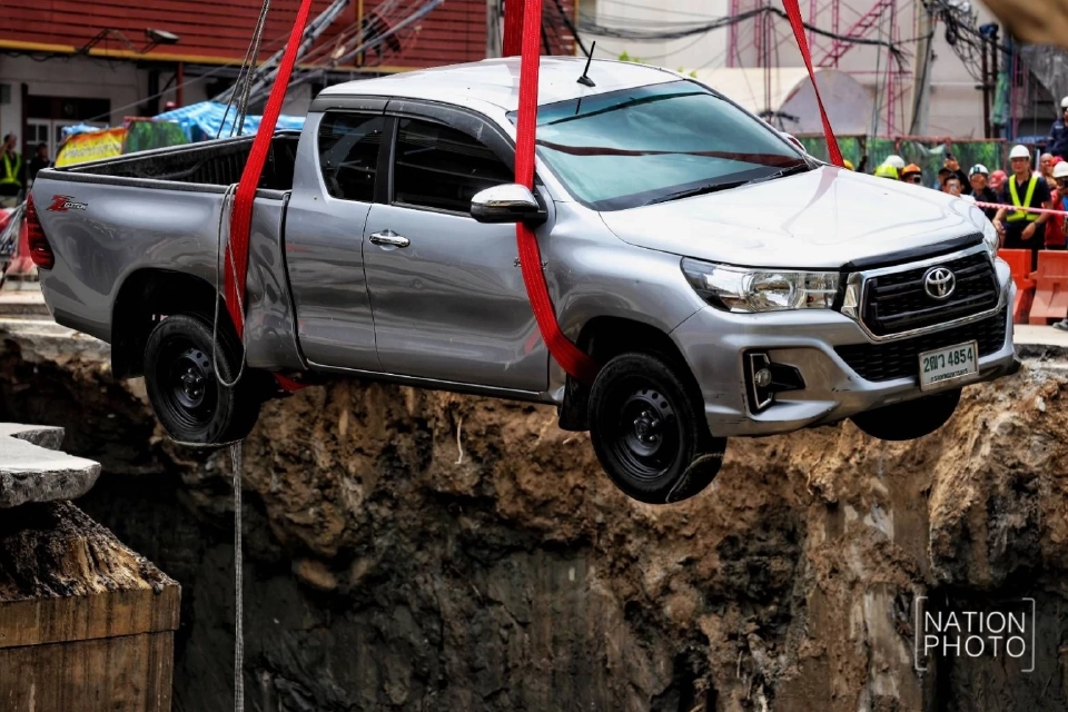 สรุป 5 ขั้นตอน วิธียื่นเคลมประกันชั้น1 กรณีรถเสียหายจากถนนทรุด