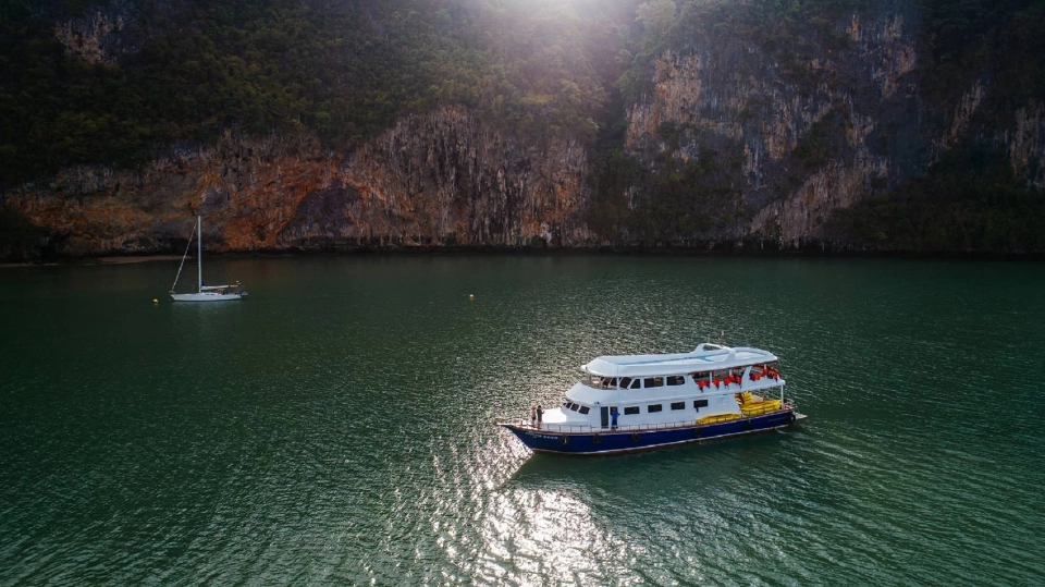 ล่องแคนูท่อง ‘อ่าวพังงา’ตามรอย ‘จูราสสิคเวิลด์’ มหัศจรรย์ แพลงก์ตอนเรืองแสง