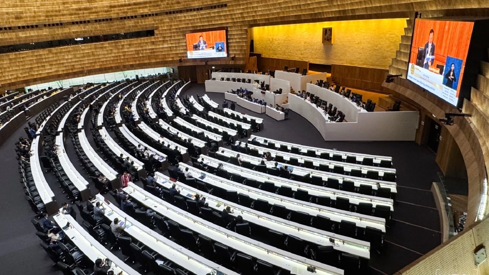 คำต่อคำ นายกฯ แถลงนโยบายรัฐบาล ดัน 15 เรื่องด่วน ลุยคนละครึ่ง กระตุ้นศก.