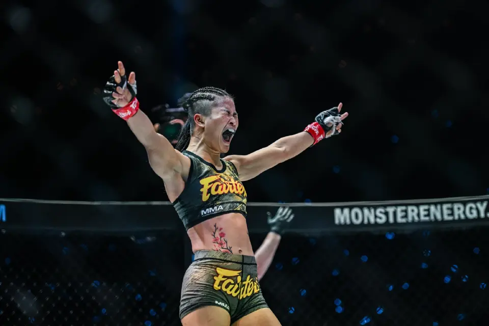 แสตมป์ แฟร์เท็กซ์ อดีตแชมป์โลก ONE มวยไทย คิกบ็อกซิ่ง และ MMA รุ่นอะตอมเวต