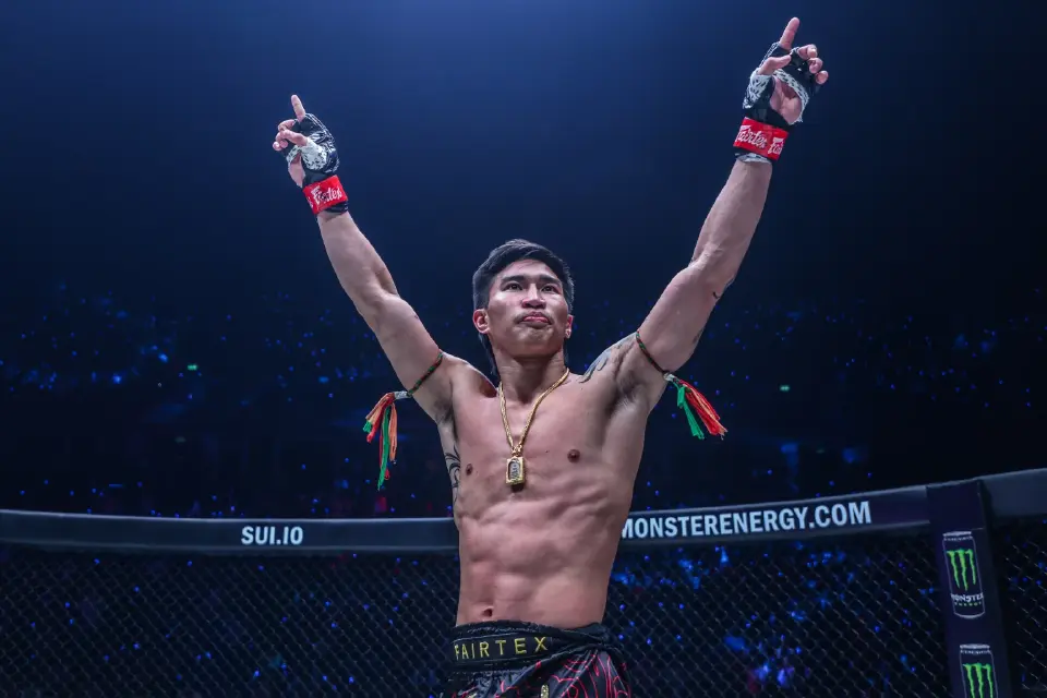 ตะวันฉาย พีเค.แสนชัย แชมป์โลก ONE มวยไทย รุ่นเฟเธอร์เวต  