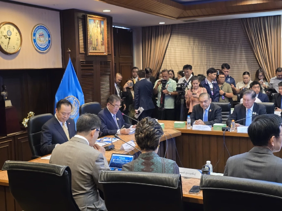 'อนุทิน' รับ 7 ข้อเสนอ หอการค้า หนุนเศรษฐกิจ-เพิ่มสภาพคล่อง SMEs