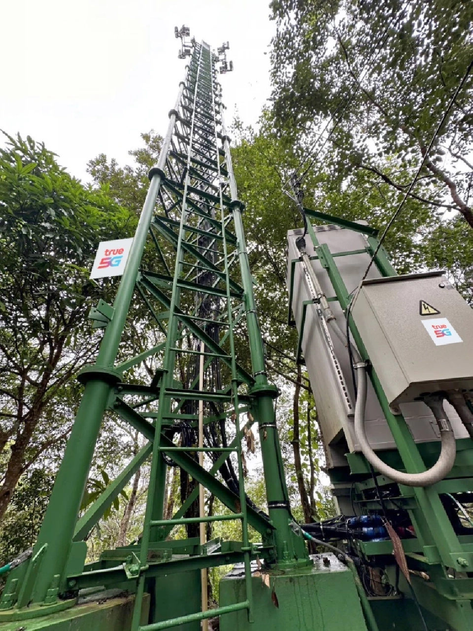 ทรูฯ หนุนภาครัฐ-กองทัพไทย เสริมสัญญาณสื่อสาร 5G-4G-3G บนภูมะเขือ