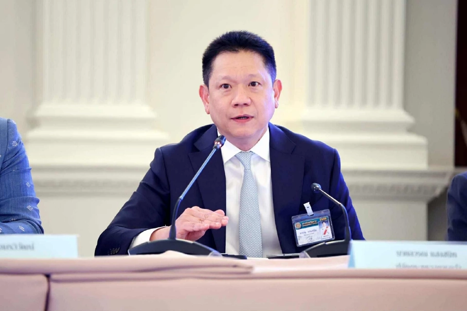 นายลวรณ แสงสนิท ปลัดกระทรวงการคลัง 