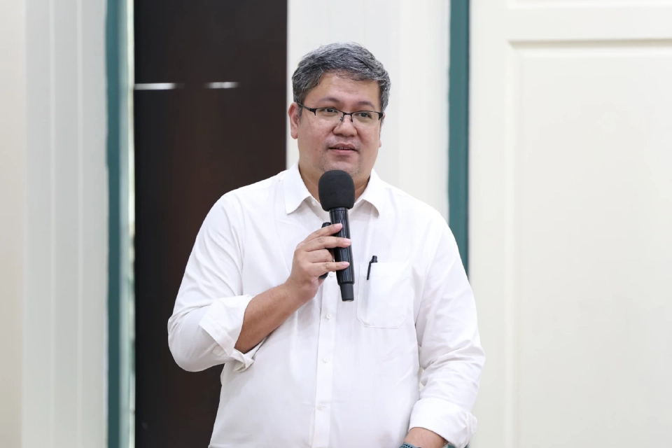 ผศ.ชล บุนนาค 