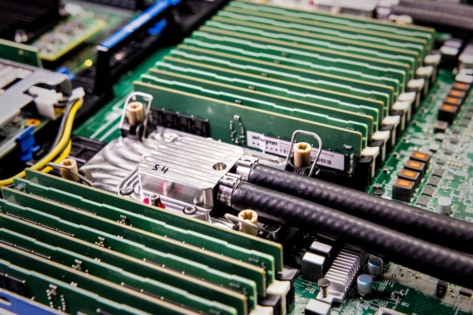 ไมโครซอฟท์ เปิด“ไมโครฟลูอิดิกส์”ระบายความร้อนชิป AI ดีกว่าเดิม 3 เท่า