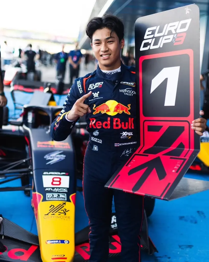 'เอ็นโซ่' นักแข่งไทยซิ่งนำม้วนเดียวจบ คว้าแชมป์ยูโรคัพ 3 ครั้งแรก ที่สเปน