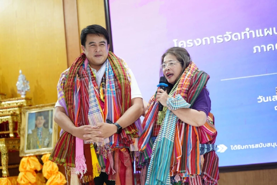 “สุดารัตน์”ควง สส.ชัชวาล ลุยร้อยเอ็ด ประกาศพร้อมเลือกตั้ง