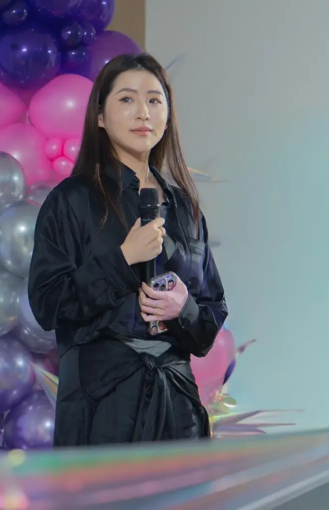 นางสาวอันซื่อ ชาวไต้หวัน ผู้ร่วมก่อตั้งบริษัท รีชชิ่ง สตาร์ มีเดีย