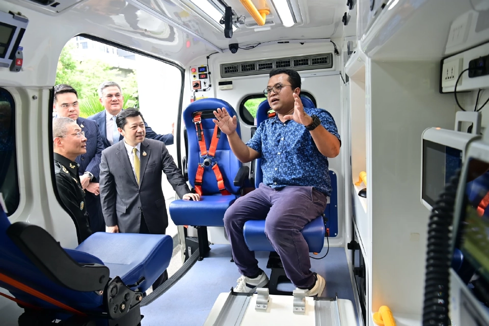 ‘ซีพี’ ส่งมอบเครื่องช่วยหายใจ–รถพยาบาลอัจฉริยะ  หนุนบุคลากรด่านหน้า