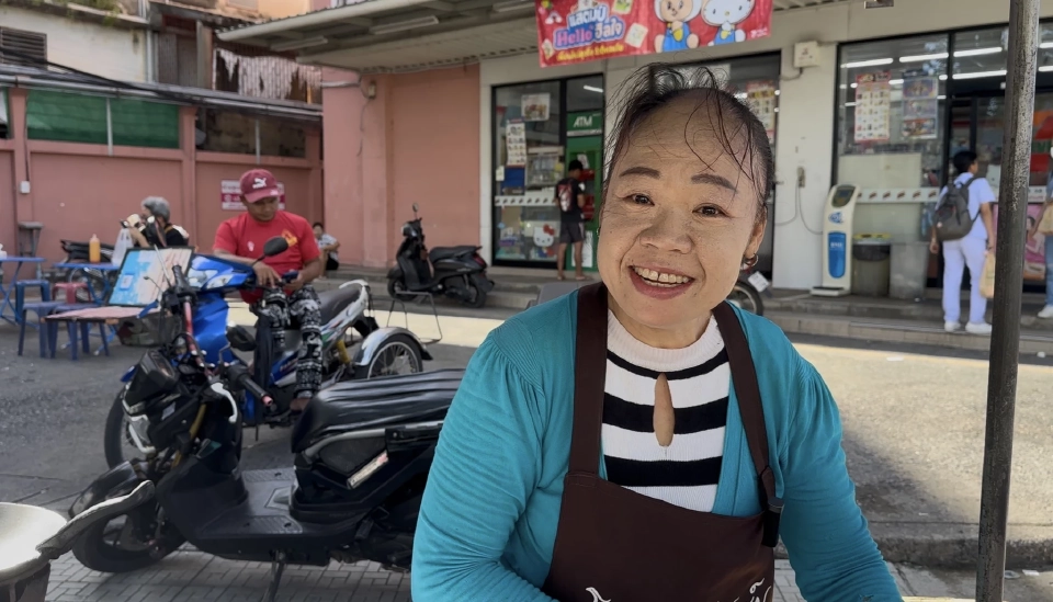 นางสาวพรทิพ ปูนเข็ม เจ้าของร้านข้าวไข่เจียว