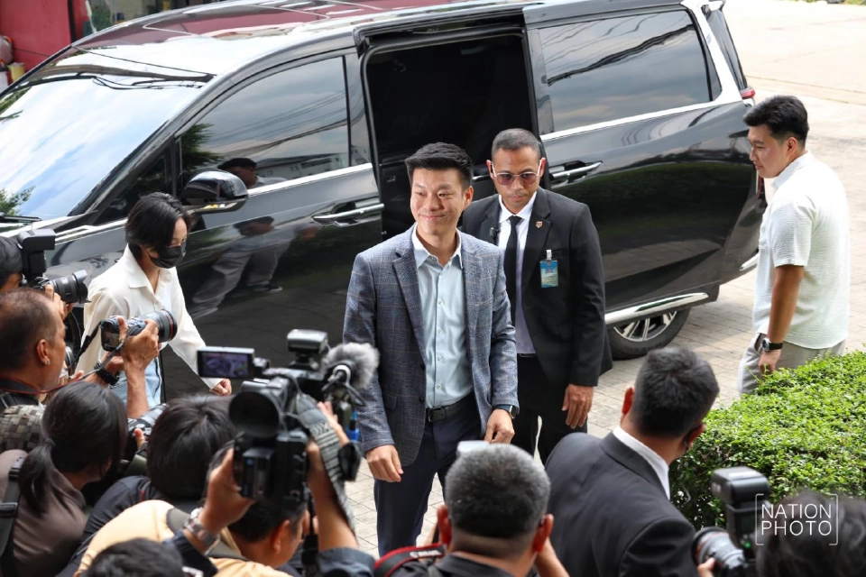 ณัฐพงษ์ เรืองปัญญาวุฒิ หัวหน้าพรรคประชาชน 