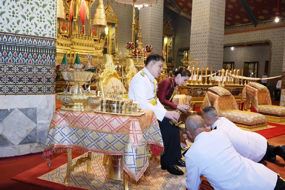 ในหลวง-พระราชินี ทรงบำเพ็ญพระราชกุศลฯ วันคล้ายวันพระบรมราชสมภพ ร.8 ครบ 100 ปี