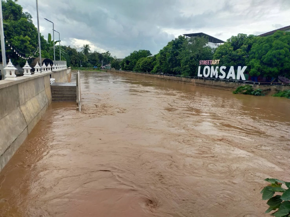 หล่มสัก เพชรบูรณ์อ่วม อิทธิพลพายุหนองฟ้า ฝนถล่ม น้ำท่วมฉับพลัน