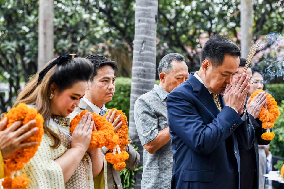 นายกฯ ถือฤกษ์สักการะสิ่งศักดิ์สิทธิ์ทำเนียบฯ เช้านี้ ขอพรให้ราบรื่น