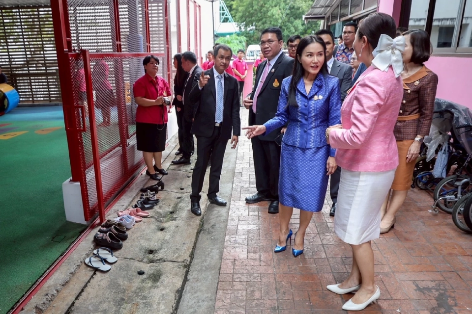 “นฤมล”ลุยศูนย์การศึกษาพิเศษ ย้ำไม่ทิ้งเด็กพิการ ดันสร้างอาชีพ