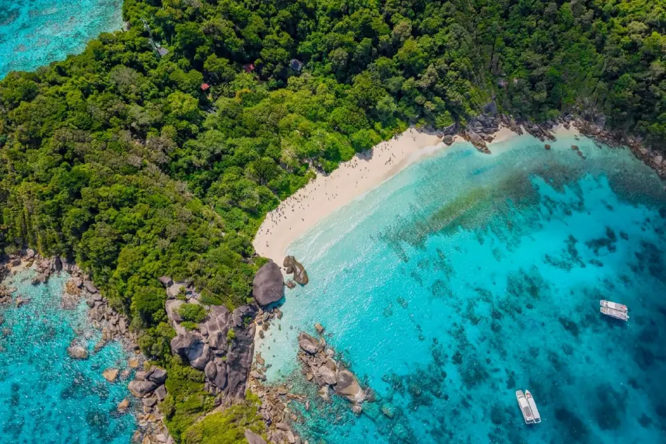 Sawanu Travel ทัวร์เรือพรีเมียม ท่องทะเลอันดามันแบบ Eco-Friendly มาตรฐานโลก