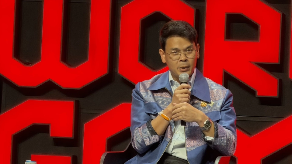 นายไชยชนก ชิดชอบ 