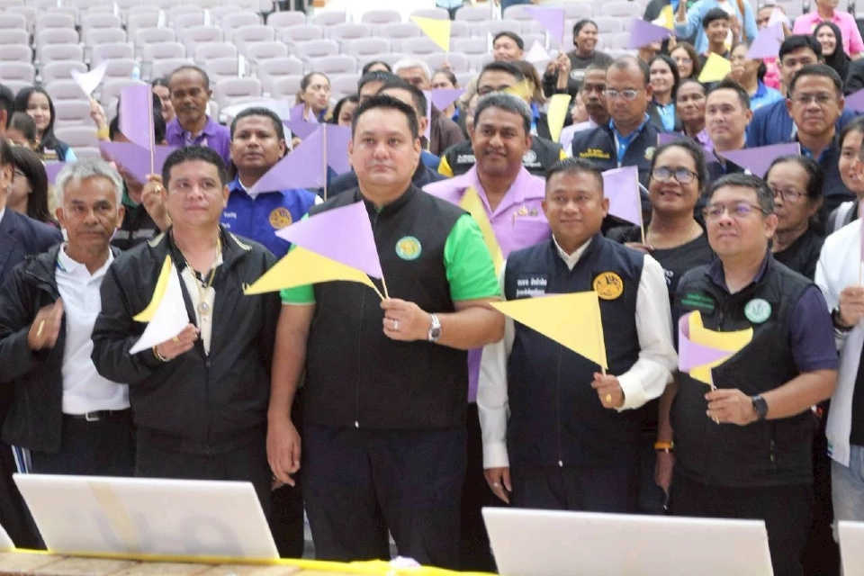 นครศรีฯ วิกฤตสุข! 1000 คน ยื่น 6 ข้อเสนอ ถึง 'ธรรมนัส' แก้จน-ยาเสพติด