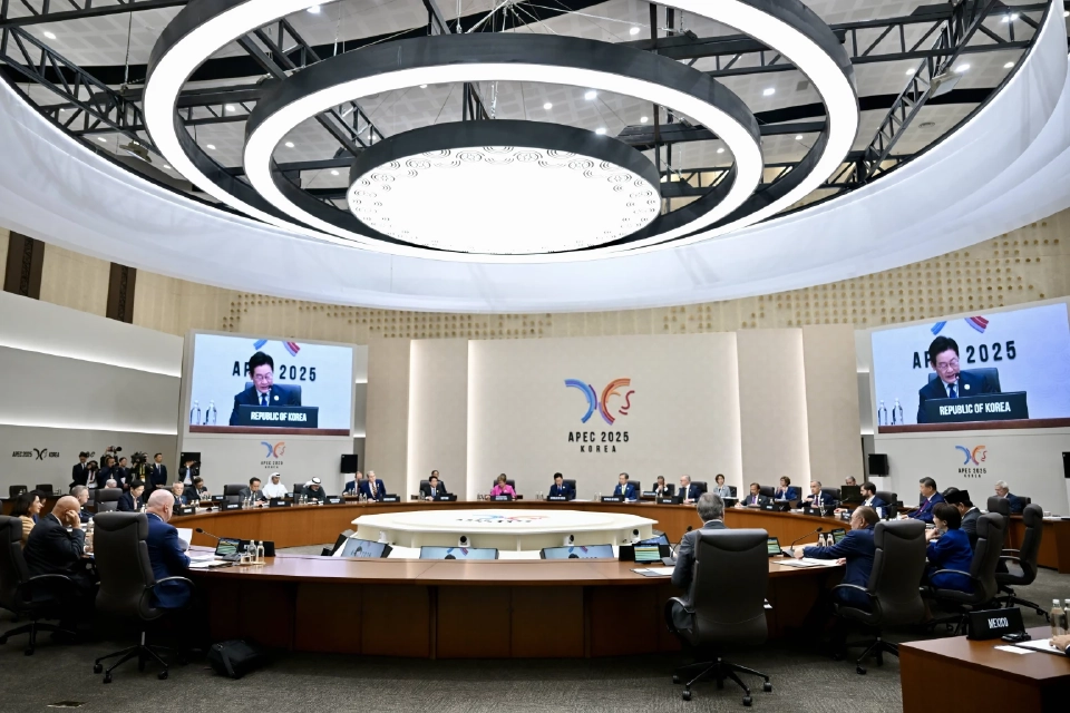 การประชุมผู้นำเขตเศรษฐกิจเอเปค ครั้งที่ 32 รอบที่ 1