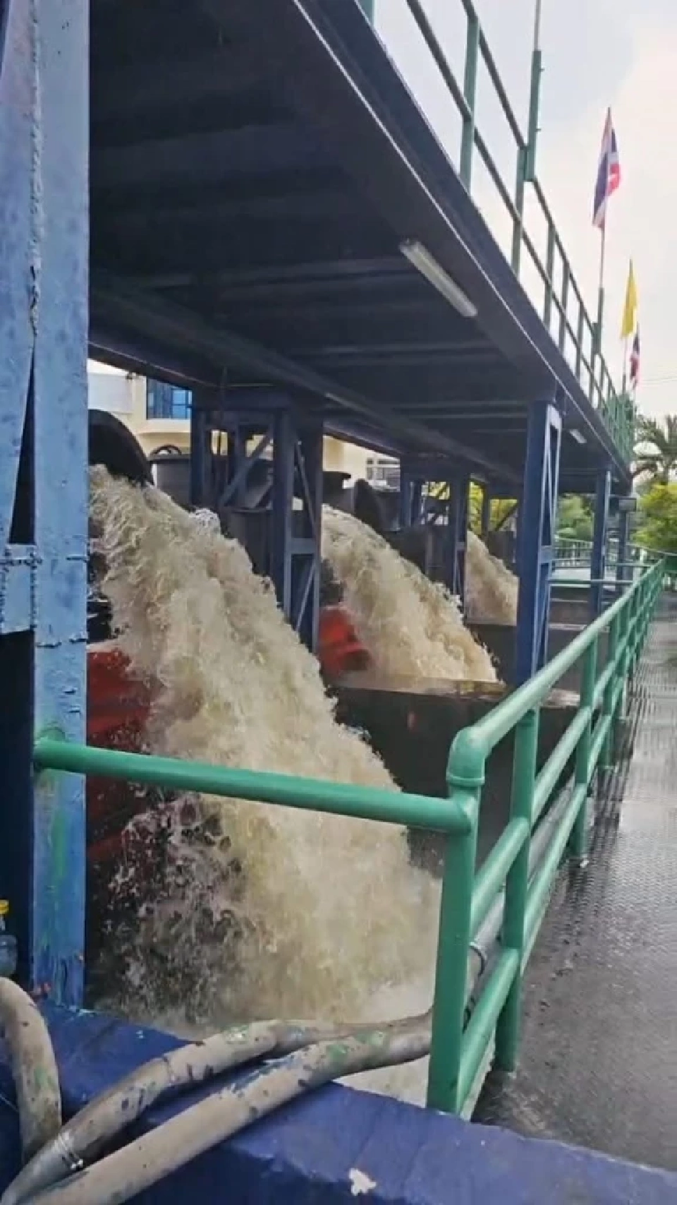 ’ชัชชาติ‘ ยันสถานการณ์น้ำ กทม.ยังไม่วิกฤต แม้น้ำในเขื่อนสูง