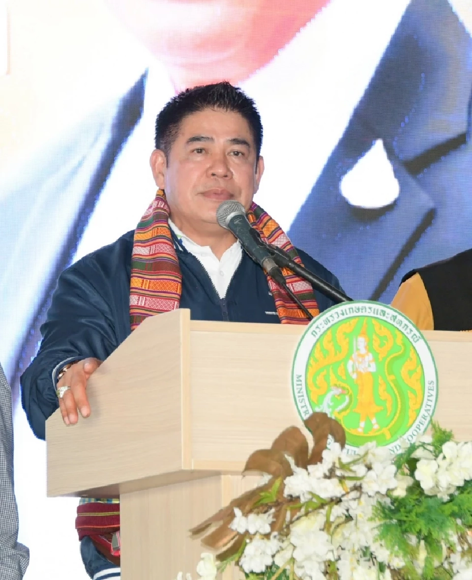 ร้อยเอกธรรมนัส  พรหมเผ่า รัฐมนตรีว่าการกระทรวงเกษตรและสหกรณ์