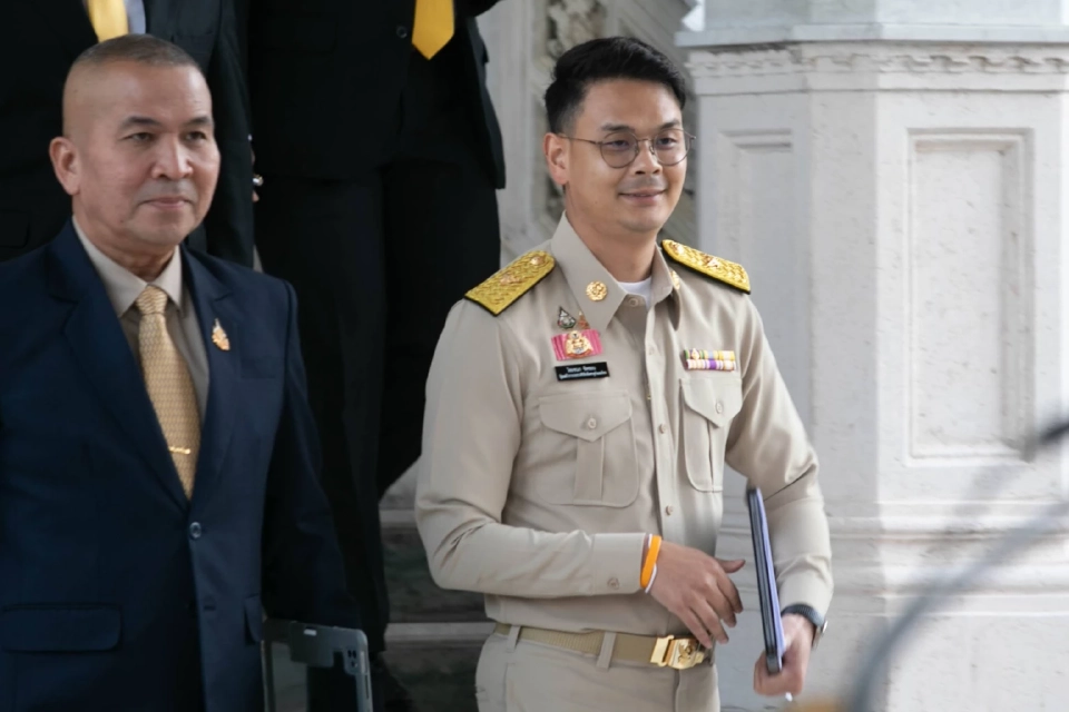 นายไชยชนก ชิดชอบ รัฐมนตรีว่าการกระทรวงดิจิทัลเพื่อเศรษฐกิจและสังคม (ดีอี) 