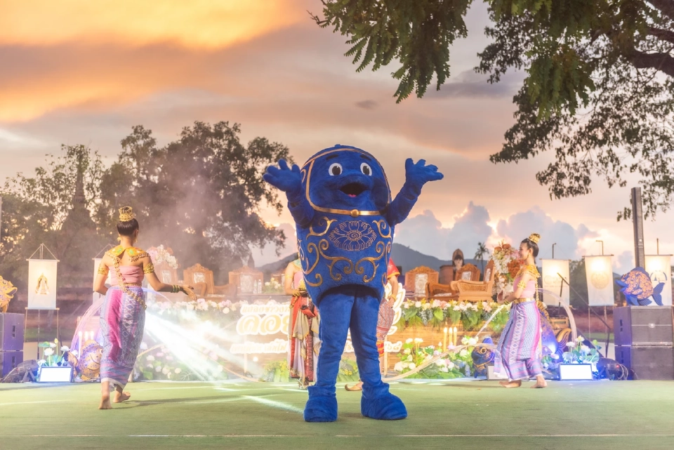 น้องปลากา มาสคอต ประจำงานประเพณีลอยกระทง เผาเทียน เล่นไฟ จังหวัดสุโขทัย ประจำปี 2568