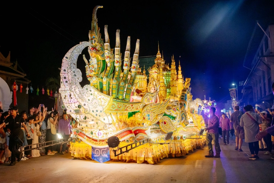 ขบวนรถกระทงใหญ่ชิงถ้วยพระราชทานฯ