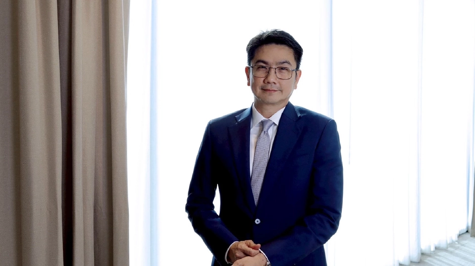 นายสรรชาย นุ่มบุญนำ 