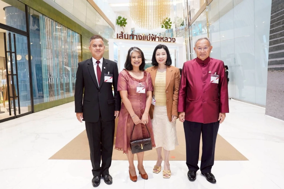 ไอคอนสยาม จัดนิทรรศการ \'คิดถึงสมเด็จย่า\' เส้นทางแม่ฟ้าหลวง-สานต่อปณิธาน