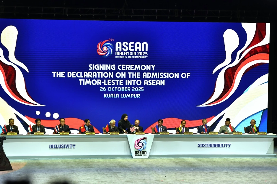 นายอนุทิน ชาญวีรกูล นายกรัฐมนตรีและรัฐมนตรีว่าการกระทรวงมหาดไทย เข้าร่วมและกล่าวถ้อยแถลงในการประชุมสุดยอดอาเซียน ครั้งที่ 47 แบบเต็มคณะ (Plenary) 