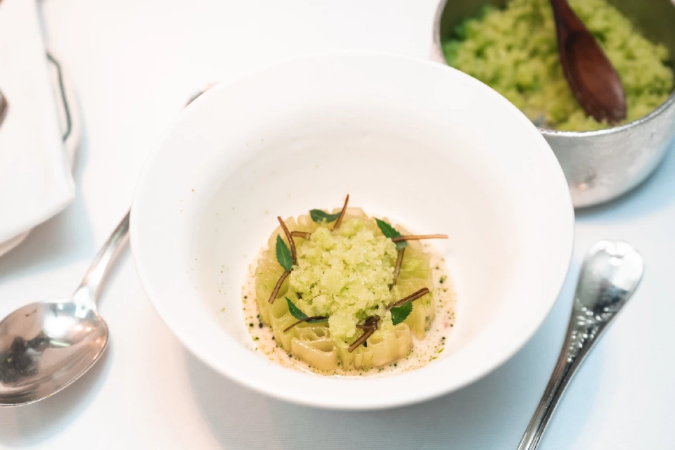 ค่ำคืนแห่งรสชาติ 'Blue x Baan Tepa' สองเชฟมิชลินร่วมรังสรรค์ดินเนอร์ริมเจ้าพระยา