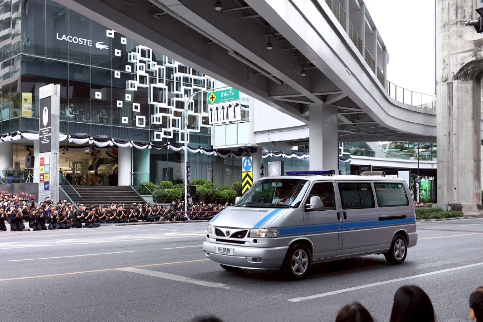 สยามพิวรรธน์และประชาชนร่วมถวายความอาลัยสมเด็จพระบรมราชชนนีพันปีหลวง