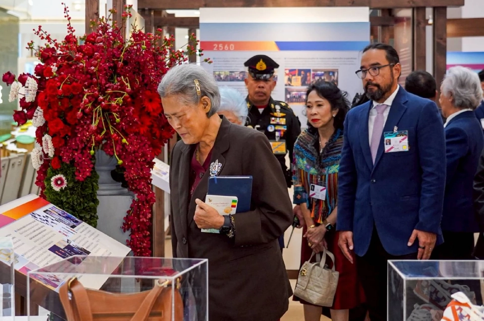 ไอคอนสยาม จัดนิทรรศการ \'คิดถึงสมเด็จย่า\' เส้นทางแม่ฟ้าหลวง-สานต่อปณิธาน